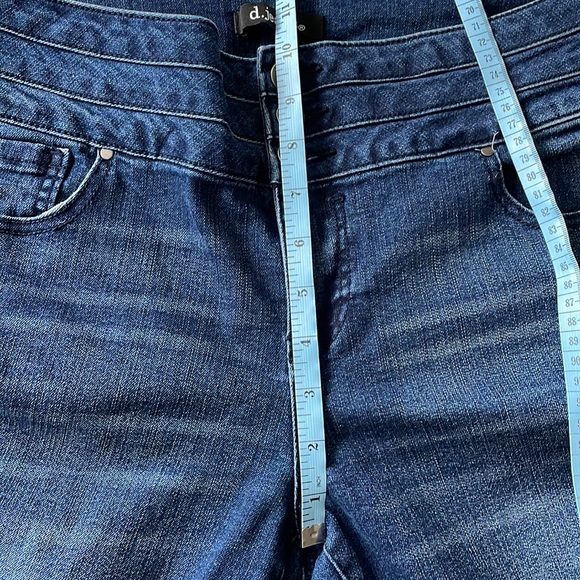 d. jeans Capris - Picture 4 of 7